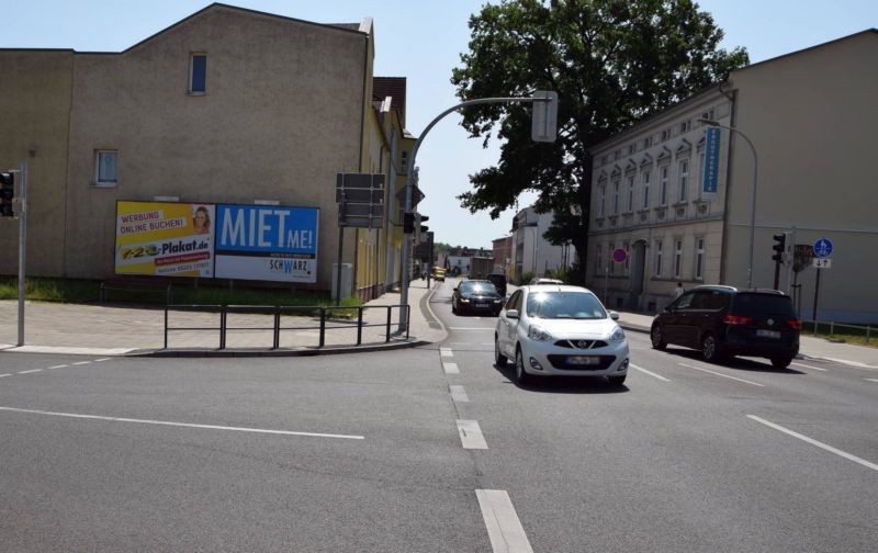 Treptower Str/neb. Nr. 15/B 194/Schillerstr/Zufahrt Lidl