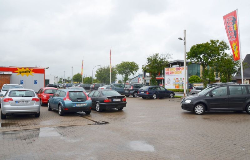 Bahnhofstr. 30 /Jawoll-Sonderposten (Sicht Markt)