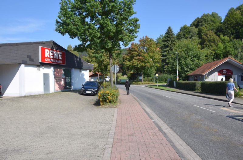 Göttinger Str. 20 /Rewe Getränke/nh. Einfahrt/lks