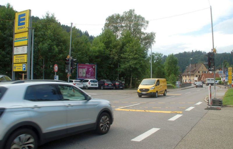 Hauptstr. 79/B 294+B 462 /Edeka/Einfahrt (rts)
