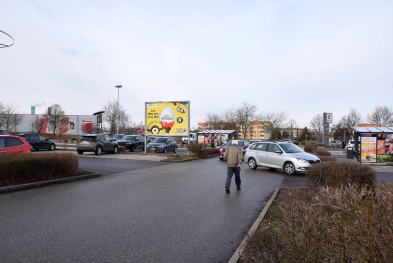 Hainichener Dorfstr. 1 /Kaufland/geg. Eing/rts/Sicht Eing