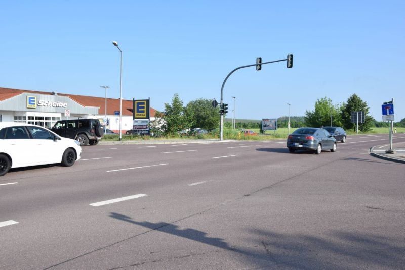 Am Klossberg 26 /Edeka/rts v.Eing/quer z. Str (Sennewitz)