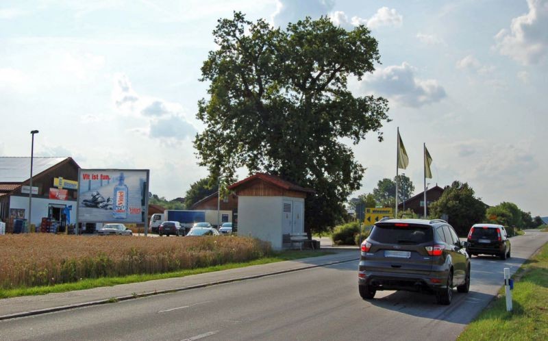 Eichfeld 1 /Edeka/geg. Eingang (Sicht Tennisplatz)