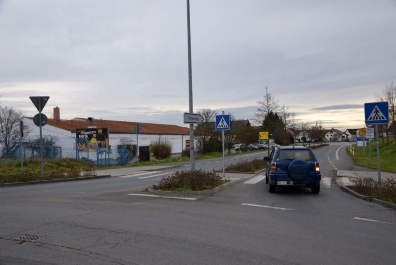 Stockstädter Str. 29 /Netto/lks von Einfahrt/Sicht Kreisel