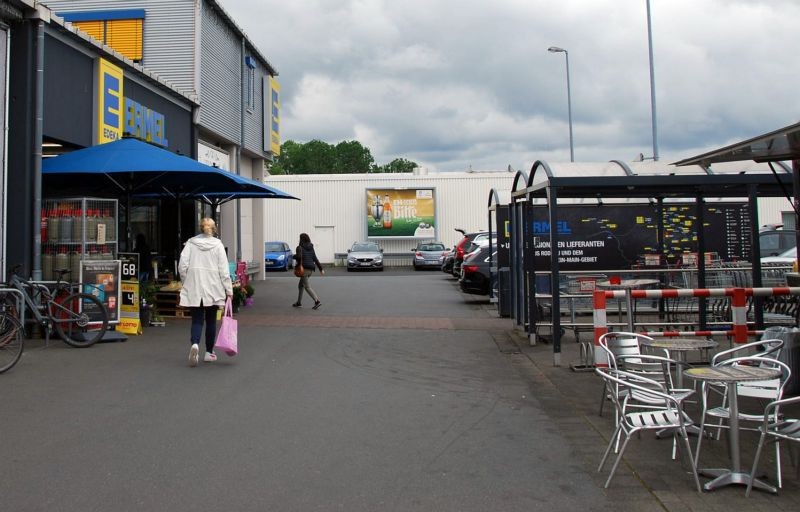 Hegelstr. 3 /Edeka /Ein- und Ausfahrt (lks)