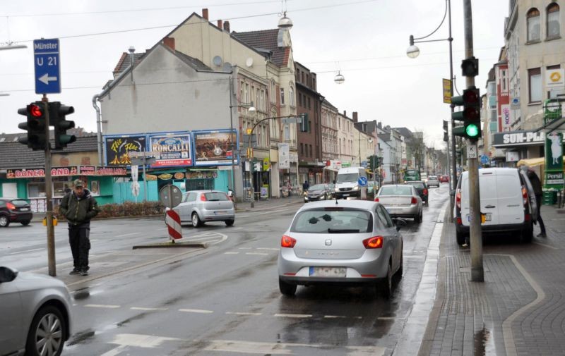 Bochumerstr. 130/Zufahrt Rewe (quer am Giebel)