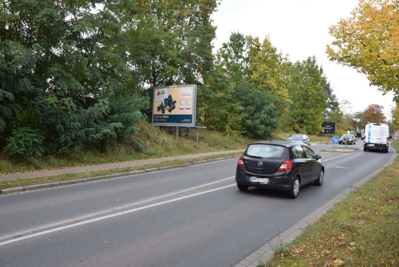 Andre-Pican-Str/vor Bahn-Ufg (WE lks)