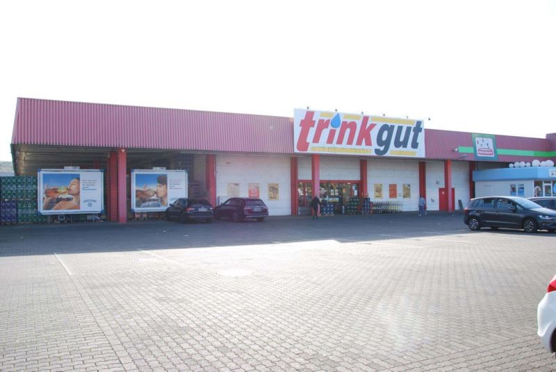 Industriestr. 45 /Trinkgut (neb. Eingang)