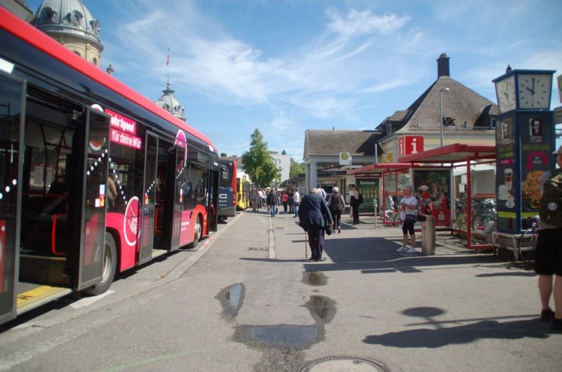 Bahnhofplatz/Hbf-Vorplatz/rechte WH/innen (WH)