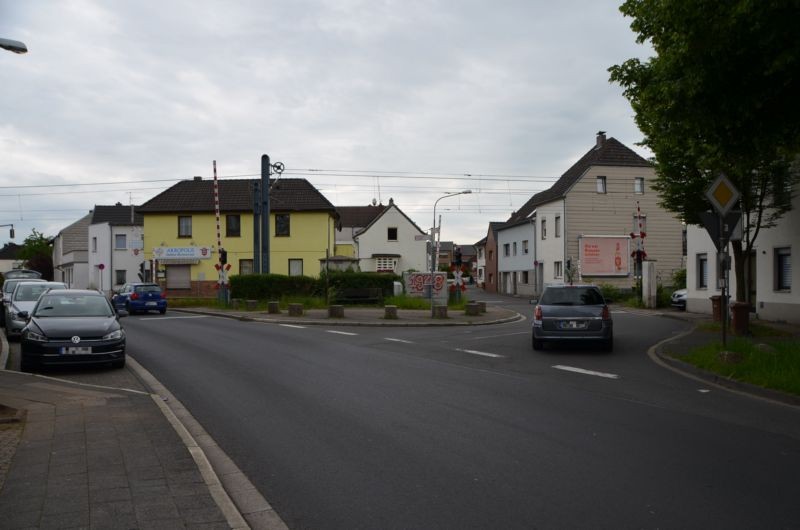 Am Lindenhof 12/bei Bahnschranke (quer)