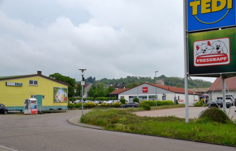 Thomas-Howie-Str. 9 /Getränkemarkt Zolk/geg. Lidl -Einfahrt