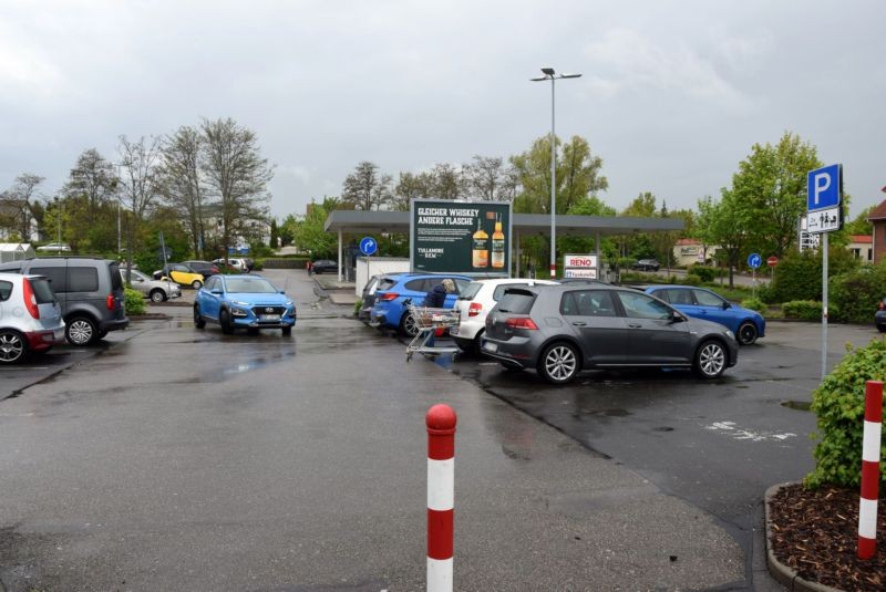 Max-Planck-Str. 3 /Kaufland/Einfahrt/Sicht Markt (rts)