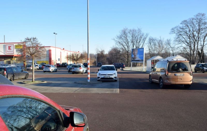 Hallesche Str. 77 /Kaufland (rts vom Eingang)