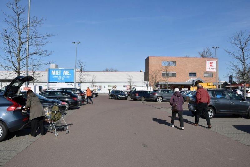 Magdeburger Chaussee /Kaufland/geg. Eingang/Sicht Zufahrt