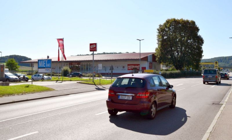 Hauptstr. 40/B10/geg. Getrk Finkbeiner/quer/Sicht Baumarkt