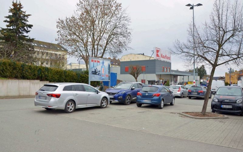 Aumaische Str. 27 /Kaufland/nh Eingang/lks