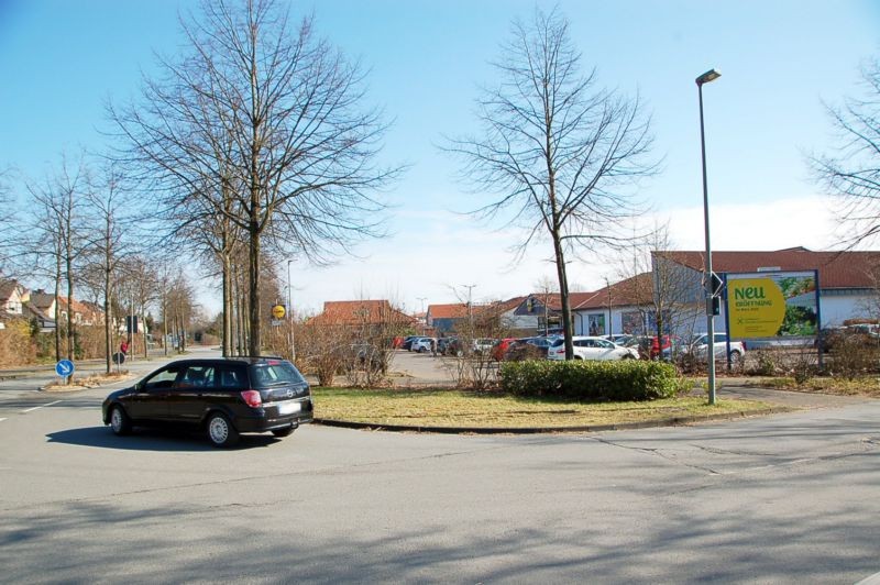 Brenkenkamp 4 /Lidl/neb. Einfahrt (quer zur Str)