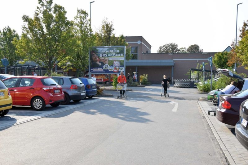 Josef-Gesing-Str. 6 /Kaufland/geg. Eingang/Sicht Einfahrt