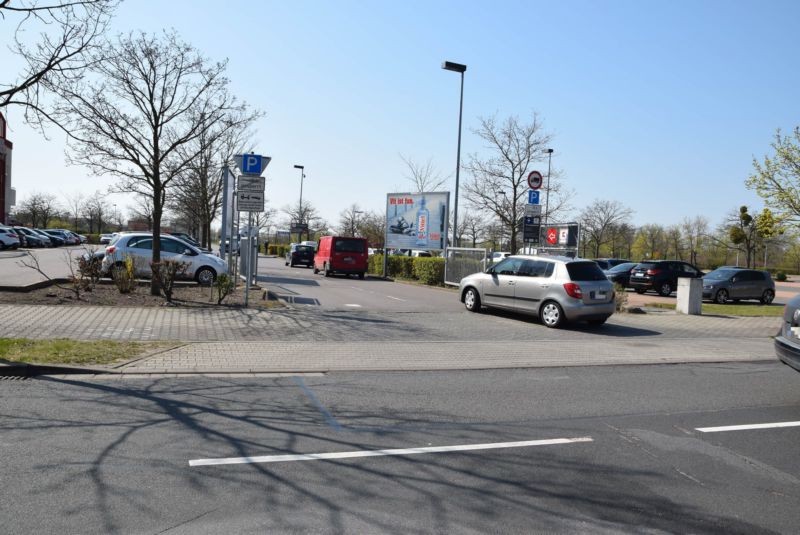 Am Eichengarten 2 /Kaufland/Einfahrt/rts (quer zur Str)