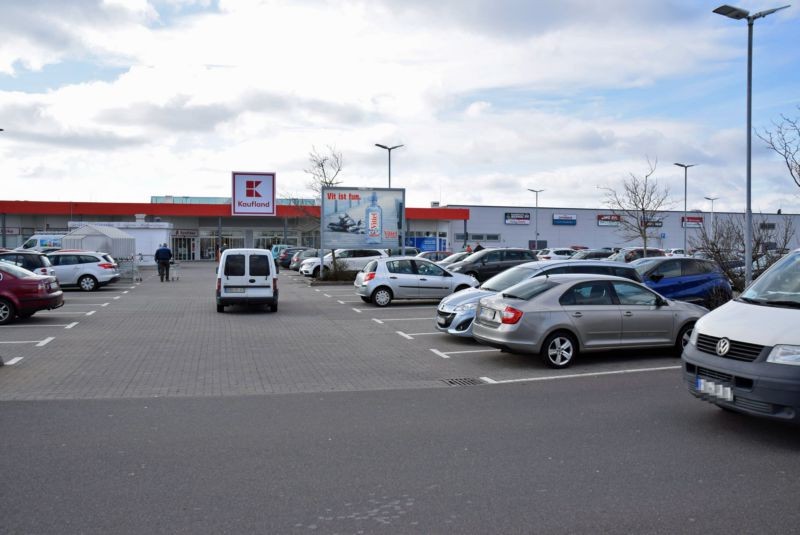 Querfurter Str. 16/Kaufland/nh. Eingang (rts)