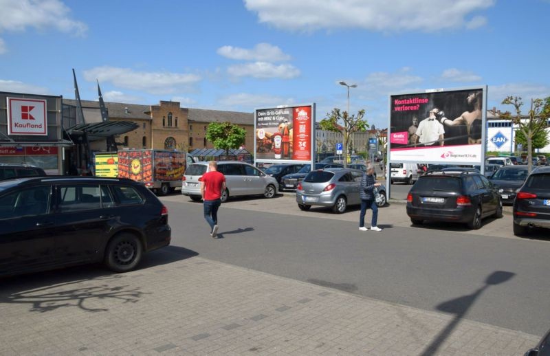 Strelitzer Str /Kaufland/lks vom Eing/Sicht Strelitzer Str