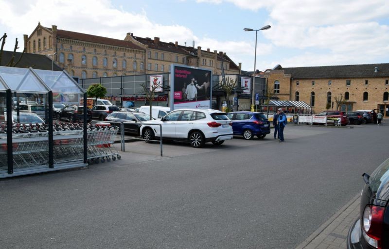 Strelitzer Str. 24 /Kaufland/geg. Eing/Sicht Einf Augustastr