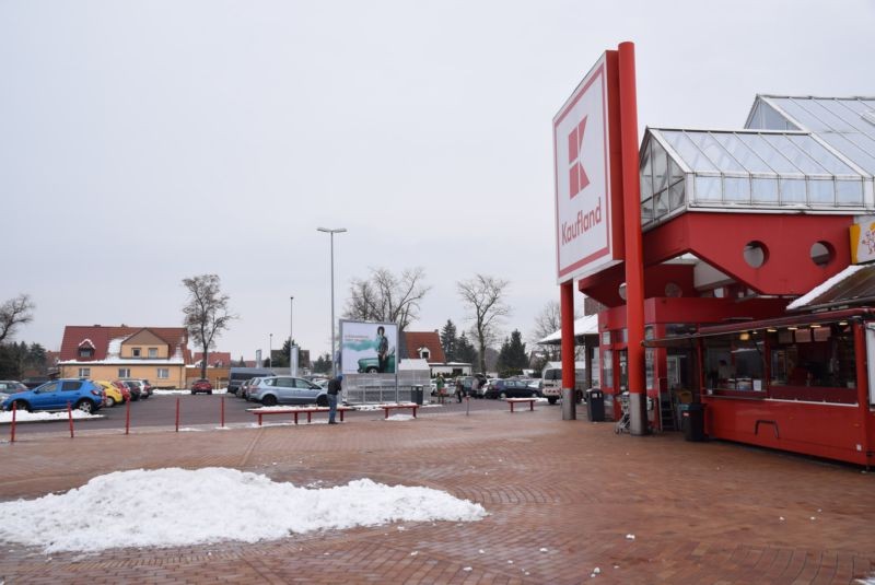 Milower Landstr. 6a /Kaufland/geg. Eingang/Sicht Eing (rts)