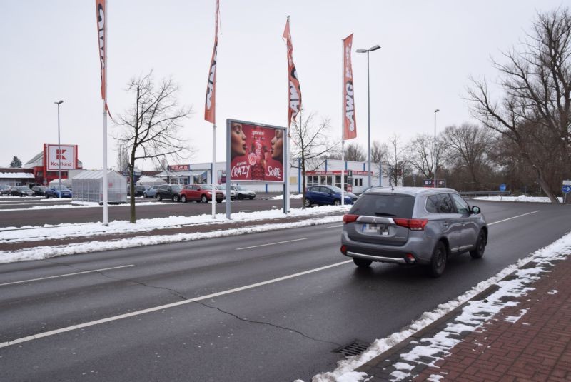 Milower Landstr. 6a /Kaufland/nh. Einfahrt (Sicht Zufahrt)