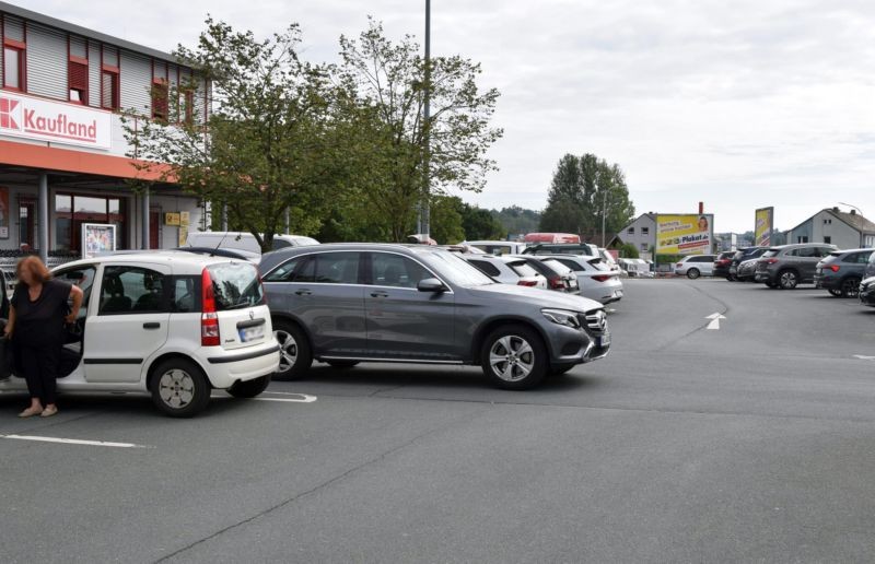 Dr.-Hans-Künzel-Str. 1 /Kaufland/neb. Einf (Sicht Markt)