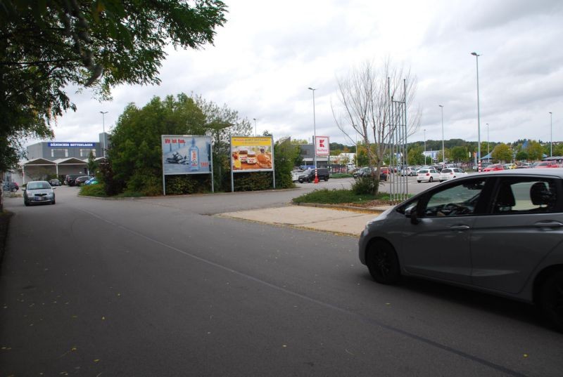 Waldenburger Str. 97 /Kaufland/Einfahrt Tkst