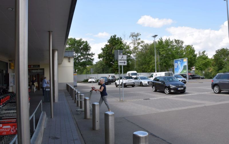 Bernhardstr. 5 /Kaufland/geg. Eingang/Sicht Eingang (lks)