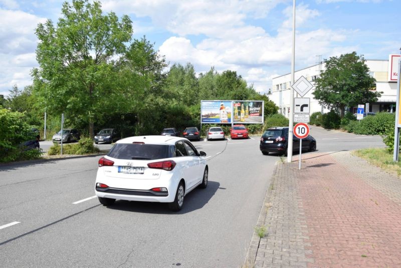 Äußere Dresdner Str. 25 /Kaufland/quer zur Einfahrt (lks)