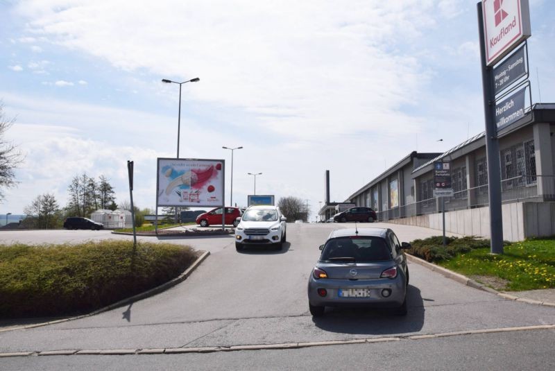 Albin-Trommler-Str. 1 /Kaufland/quer zur Einfahrt