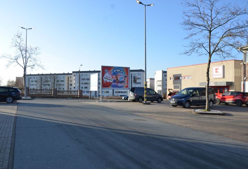 Heinrich-Heine-Str. 1 /Kaufland/geg. Einfahrt/Sicht Eingang