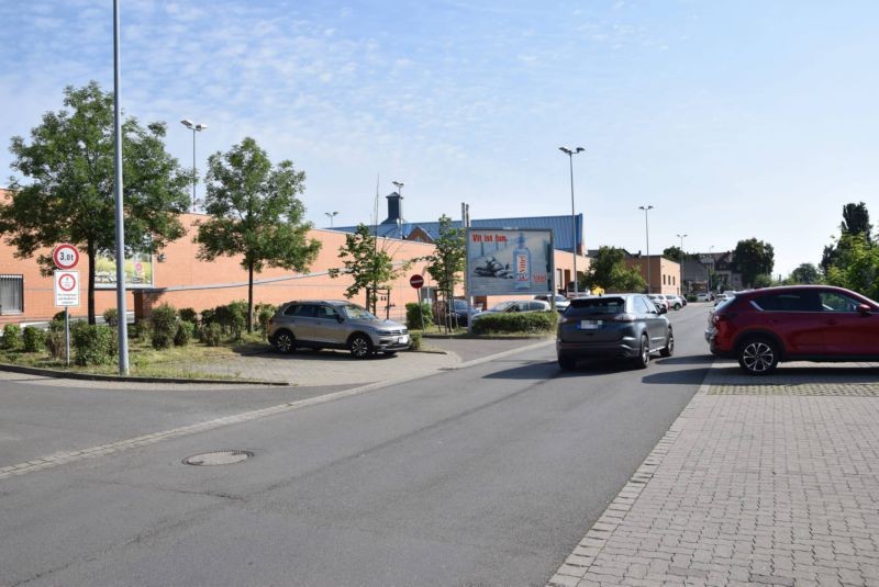 Badeborner Weg 2 /Kaufland/Zufahrt/lks (quer)