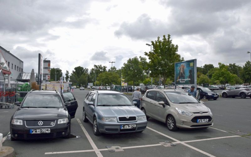 Hecklinger Str. 50 /Kaufland/Eingang/Sicht Eingang (rts)