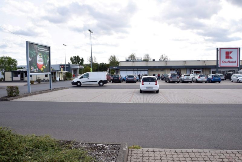 Hauptstr. 107 /Kaufland/lks vom Eingang (Sicht Eingang)