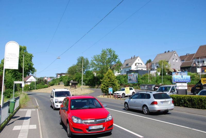 Frankfurter Str. 75 /Buggi's Getränke/geg. Einfahrt (lks)