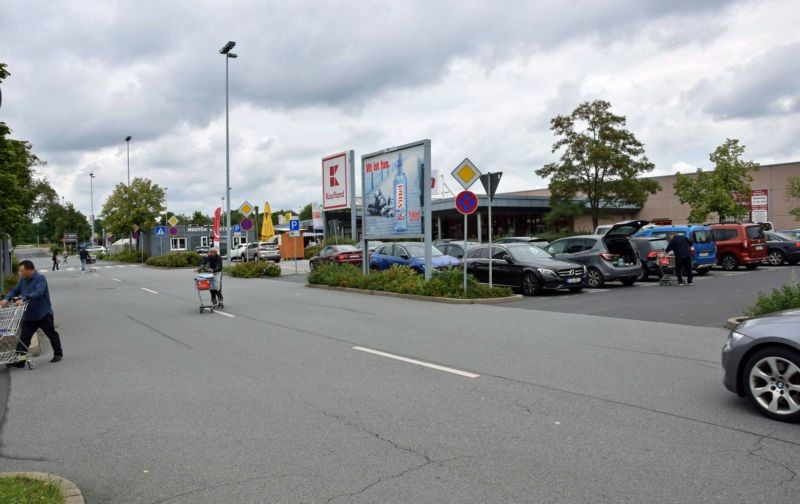 Lohmener Str /Kaufland/nh. Eingang/Sicht Einfahrt (rts)