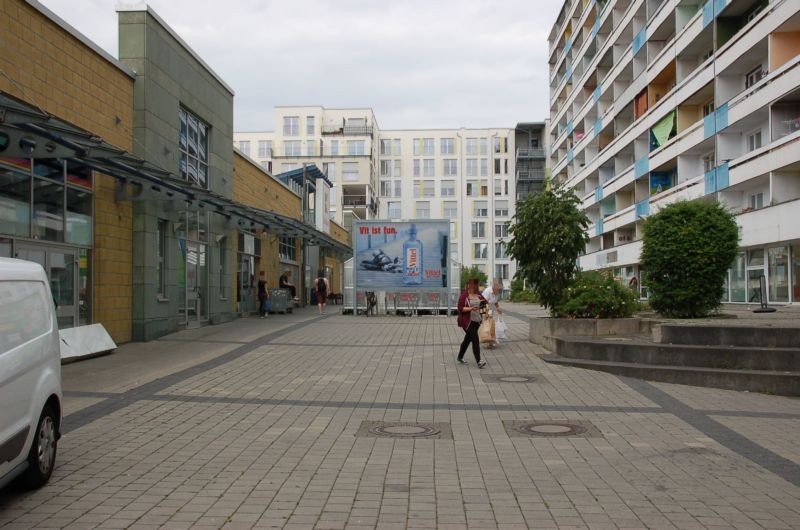 Karl-Marx-Allee 20 /Kaufland/vor Eingang/Fußgängerzone