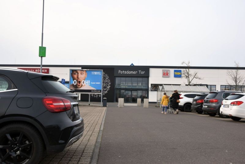 An der Bundesstr. 1 /Kaufland/geg. Eingang/Potsdamer Tor