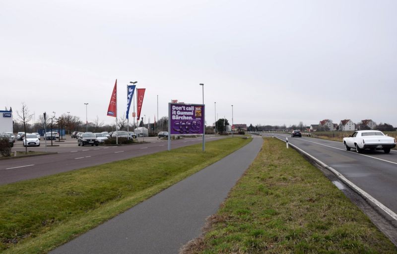 An der Bundesstr. 1 /Kaufland/Zufahrt/Sicht B 1 (rts)