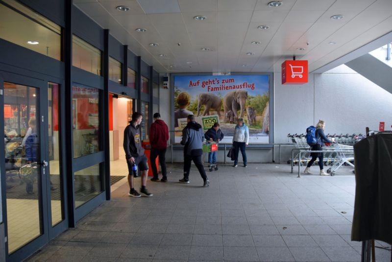 Bebelplatz 2 /Kaufland/Haupteingang (Wand)