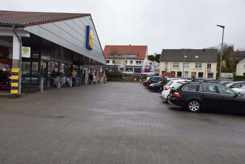 Kölner Str. 145 /Lidl/rts vom Eingang (Sicht Markt)