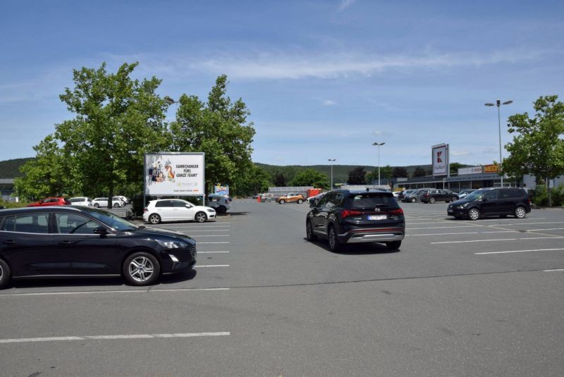 Kronacher Str. 9 /Kaufland/Zufahrt PP (lks)