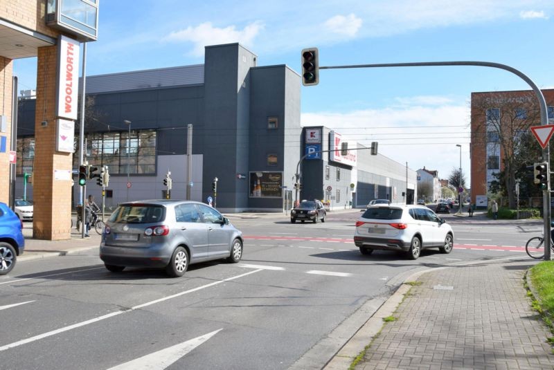 Lübecker Str. 122 /Kaufland/Sicht Mittagstr (quer am Giebel)