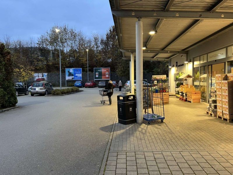 Welzheimer Str. 58 /Edeka/lks vom Eingang