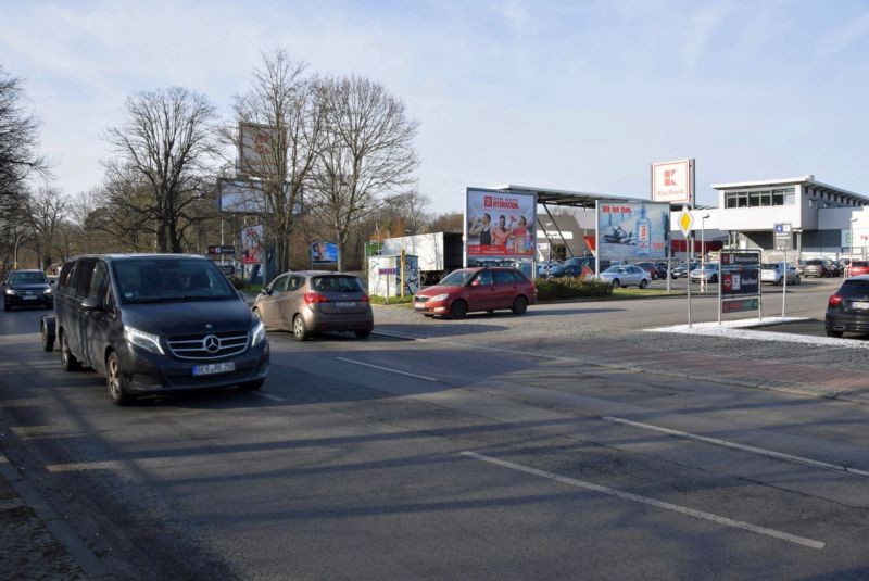 Friedrichshagener Str /Kaufland/Einfahrt rts (quer zur Str)