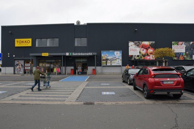 Straße E 9 /Kaufland/Getränkemarkt (Eingang)