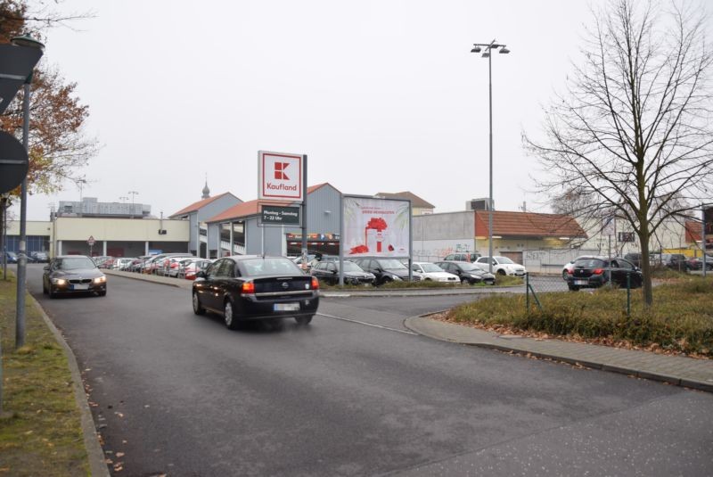 Schönfließer Str. 66 /Kaufland/Einfahrt/lks (Sicht Einfahrt)